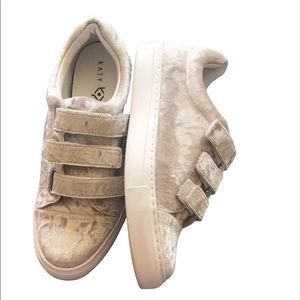 Katy Perry Velvet Sneakers “The Brielle” Tan Ivory Cream Women Size 7.5